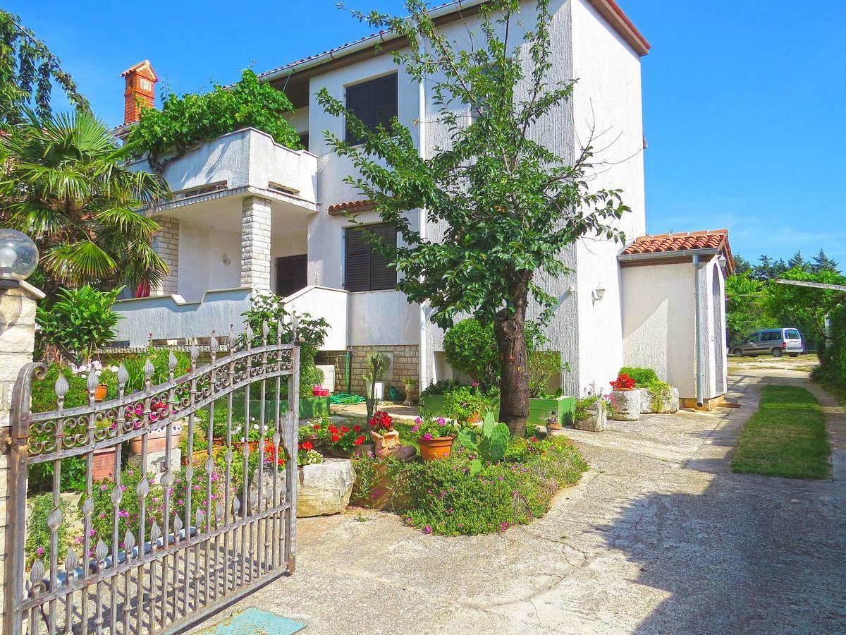Apartments Milica 961 Medulin Bagian luar foto